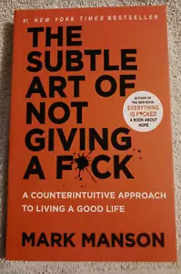 The Subtle Art of Not Giving A F*ck by Mark Manson Paperback NEW - Foto 1 di 2