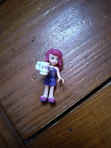 Lego Friends Minifigur mit Tasse - Bild 1 von 4