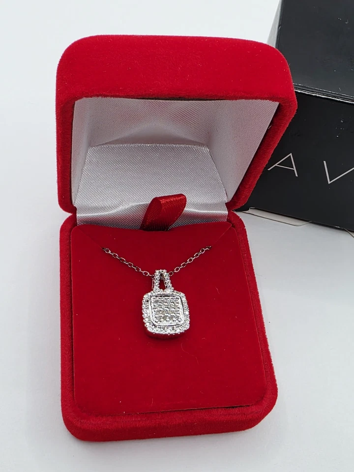 Collar Colgante Avon Diamante 1/10 TCW Platino Chapado 19" Cadena-2014 Nuevo En Caja Foto 1 de 1