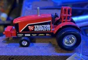 Diecast Tractor Supply Co. (TSC) Zugschlepper. 1:64. lose. Ertl. - Bild 1 von 6