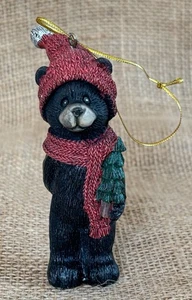 Oso Negro Usando Sombrero y Bufanda Adorno de Navidad Rústico Casa Núcleo Vacaciones - Imagen 1 de 8