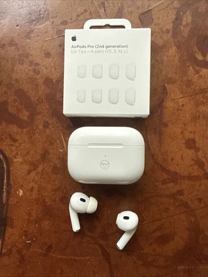 Air Pods Pro 2 generazione Custodia Di Ricarica Magsafe E Cavo USB-C - Immagine 1 di 2