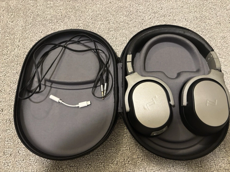 Auriculares con cable con cancelación de ruido Porsche Design/KEF Space One con conversión y estuche Foto 1 de 4