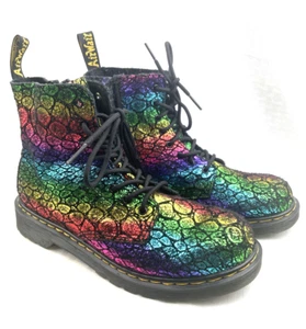 Dr. Martens 1460 Pascal Stiefel Damen 7 Rainbow Metallic Leder Schlange Schnürung Reißverschluss - Bild 1 von 9
