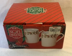 Vintage Set of 4 Christmas Holly Berry Porcelain Coffee Mugs - Picture 1 of 6