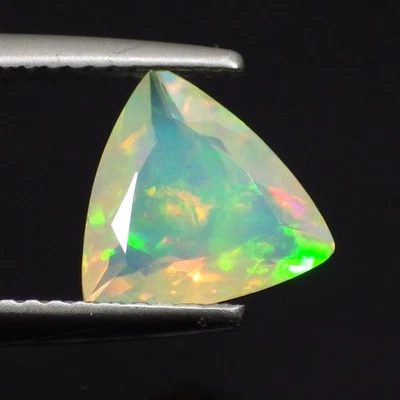 1.30 Ct Splendid Trillion (8 x 8 mm) 3D Mix Chaff pattern Solid Facetted Opal - Image 1 of 4