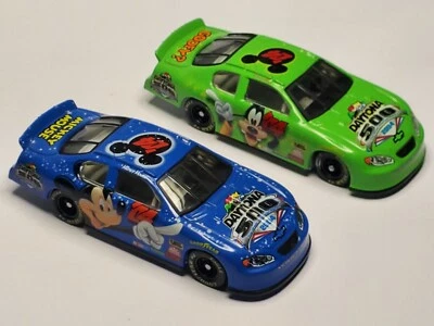 Team Caliber Pit Stop 1/64 Disney 2004 Daytona 500 Lot - Mickey Mouse & Goofy - Image 1 of 3