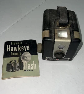 VINTAGE EASTMAN KODAK BROWNIE HAWKEYE CAMERA FLASH MODEL WITH BOOKLET - Picture 1 of 7