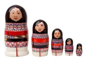Muñeca de anidación esquimal inuit pintada a mano 5 piezas más alta 5" 100 % madera muñeca de anidación - Imagen 1 de 3