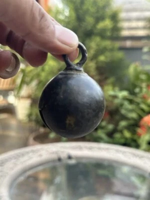 Hermosa campana pequeña antigua de latón forjado a mano Foto 1 de 4