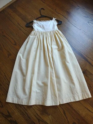 VESTIDO INFANTIL ANTIGUO 1800 HOMEHILADO LANA FRANELA SIN CORDONES COLOR CREMA DEBAJO DE LA CAPA Foto 1 de 4