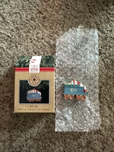 1991 Hallmark Keepsake Ornament Gift Car in Original Box - Picture 1 of 6