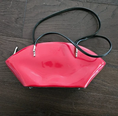 BEIJO CLASSIC Bolso de Mano Rojo Cereza 'Over The Moon' Doble Correa y Cubierta Antipolvo Foto 1 de 4