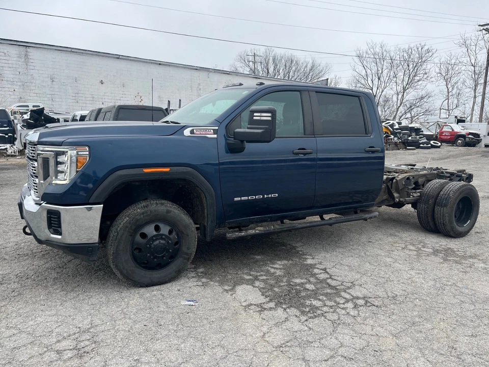 2022 Chevrolet Silverado 3500 HD 4X4 CREW 8FT CHASSIS 6.6 DIESEL ALLISON - Image 1 of 4