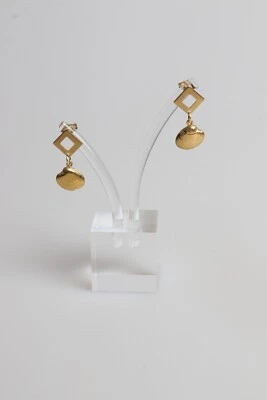 Aretes Pendientes Para Mujeres Concha De Mar Acero Inoxidable  Chapado Oro 18k  - Image 1 of 4