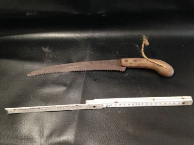 Ancienne Scie à main  outils ancien,vieux métiers art populaire - Photo 1/2