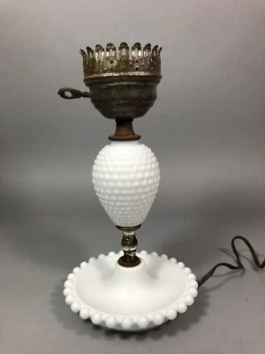 Ancienne LAMPE À PÉTROLE en opaline PIED ANANAS montée à l’électricité  - Photo 1/4