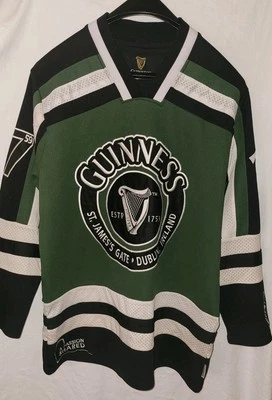 Camiseta para hombre Guinness Irlanda hockey bordada mediana verde/negra Foto 1 de 4