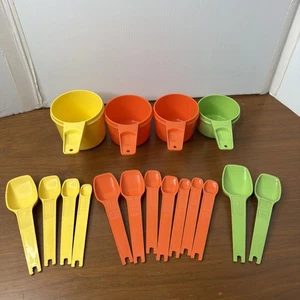 Lot Of Vintage Tupperware Measuring Spoons Cups Orange Green Yellow - Picture 1 of 24