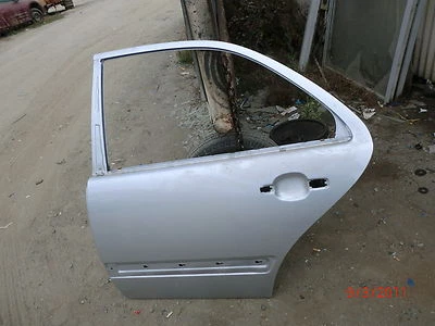 CARCASA PUERTA TRASERA IZQUIERDA MERCEDES-BENZ W210 E300 E320 E430 E55 E420 E240 E280 E220 Foto 1 de 2