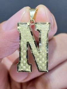 14K Gold Block Initial XL Letter N Charm Pendant - Imagen 1 de 5