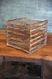 Primitive Antique Rustic Wooden Wood Egg Crate fruit Box Vintage Old Farmhouse - Picture 1 of 9