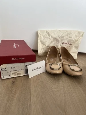 Pisos de ballet Ferragamo Ena rosa charol talla 9 Foto 1 de 4