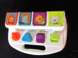 Battat Green Busy Poppin 'Pals Pop-up Baby Kleinkind Aktivität Spielzeug Bauernhof/Zoo Tiere - Bild 1 von 9