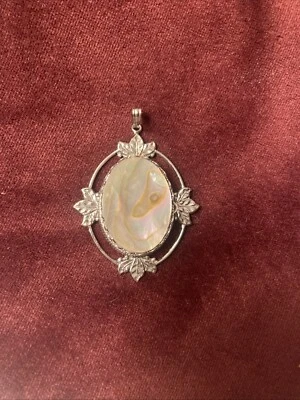 Colgante concha de abulón ovalado tono dorado 1,25" Foto 1 de 4