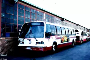 5x7 COLOR PHOTO MTA BUS EX-TRIBORO 1985 GM-RTS #7091 AT LAGUARDIA DEPOT 4/1/06 - Picture 1 of 1