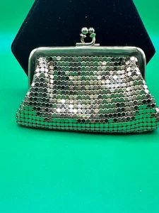 Vintage Whiting & Davis Coin Purse Gold Tone Mesh Pink Lining - Picture 1 of 10