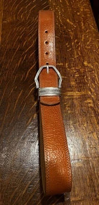 Cinturón de cuero marrón Coldwater Creek para mujer plateado bonito diseño hebilla (1 1/2”) ancho Foto 1 de 4