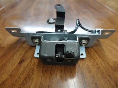 1997 2003 Nissan Pathfinder Infiniti QX4 Rear Hatch Glass Latch Power Release - Image 1 of 4