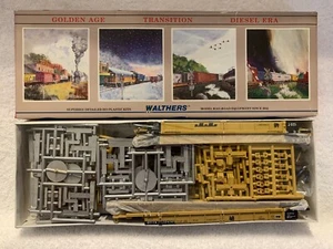 Walthers #932-3971 HO Scale TTX 305' Thrall 5-Unit Double Stack Kit #72430 - Picture 1 of 3