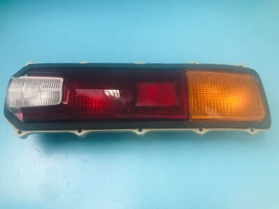 Luz trasera derecha genuina Toyota Corona 1971-72 Mark 2 Mark II RT62 RT63 NUEVO DE STOCK Foto 1 de 4