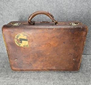 Antique Leather Suitcase With Cunard White Star Cabin Class "L" Sticker - Imagen 1 de 20