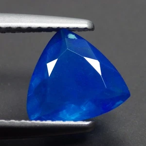 0.89 Cts ALLURING TRILLION FACETTED (8 x 7 mm) NATURAL FIRE BLUE OPAL GEMSTONE - Picture 1 of 7