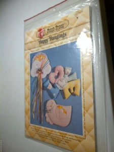 Patch Press Happy Hangings Modello Primaverile #357C 3 Artigianato Cucito - Foto 1 di 1