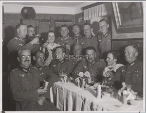 Foto, Vermessungs-Abteilung 607, Geburtstagsfeier in Hochstetten 1939 D/89 - Bild 1 von 2