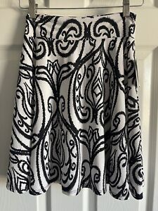 LuLaRoe Kids Girls Azure Flowy Poly Spandex Skirt Size 10 Black White Stretch