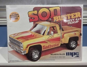 MPC SOD BUSTER Chevy 4x4 Pickup Maßstab 1:25 Factory Sealed Modellbausatz 1-0440 ~ Vintage - Bild 1 von 2