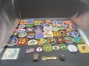 Lot Of 40+ Vintage 70'80s BSA Boy Scouts Camp Patches an Neckercheif Slides - Picture 1 of 13