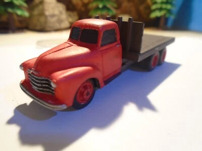 Camión Chevrolet 1948 plataforma plana escala 1/87 aprox resina plástica y madera 5-63-1-14 Foto 1 de 4