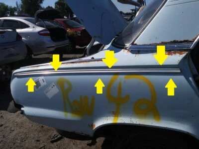 Plymouth Valiant 200 1965 guardabarros moldura lateral exterior pasajero trasero 65 Foto 1 de 4