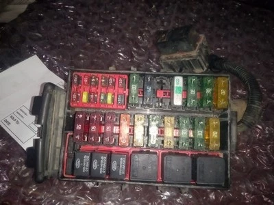 Fuse Box Engine Fits 00-03 FORD F250SD PICKUP 1268067 - Image 1 of 4