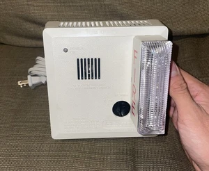 Alarma de humo estroboscópica enchufable de CA Gentex 7109LS probada sin soporte de montaje - Imagen 1 de 6