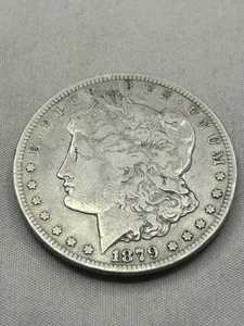 Moneda de coleccionista de fecha clave de dólar de plata Morgan 1879-CC en estado bastante bueno - Imagen 1 de 22