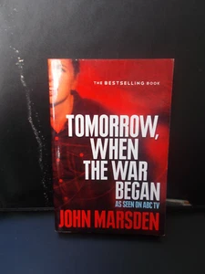 TOMORROW,WHEN THE WAR BEGAN(THE TOMORROW SERIES) JOHN MARSDEN P/B NEW - Picture 1 of 2