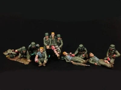 1/72 Resin Figure Model Kit Medics Rescue Wounded Soldiers 11 Figures Unpainted - Image 1 of 2