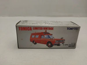 VINTAGE TOYOTA FSV45 RED 1:64 TOMICA LIMITED AMBULANCE - Picture 1 of 3